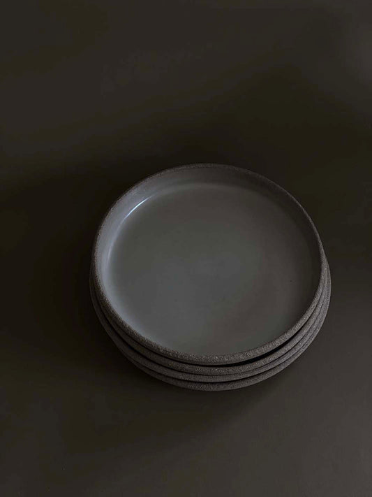 Assiette en grès gris